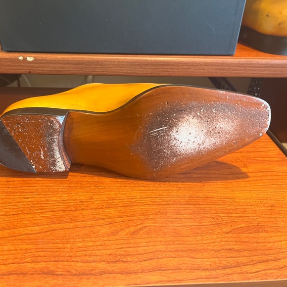 Mustard/light tan whole cut shoes size 9.5 (UK8.5) main image 5